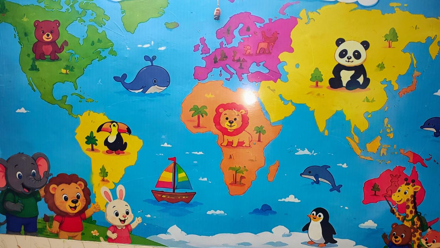 Colourful world map learning wall